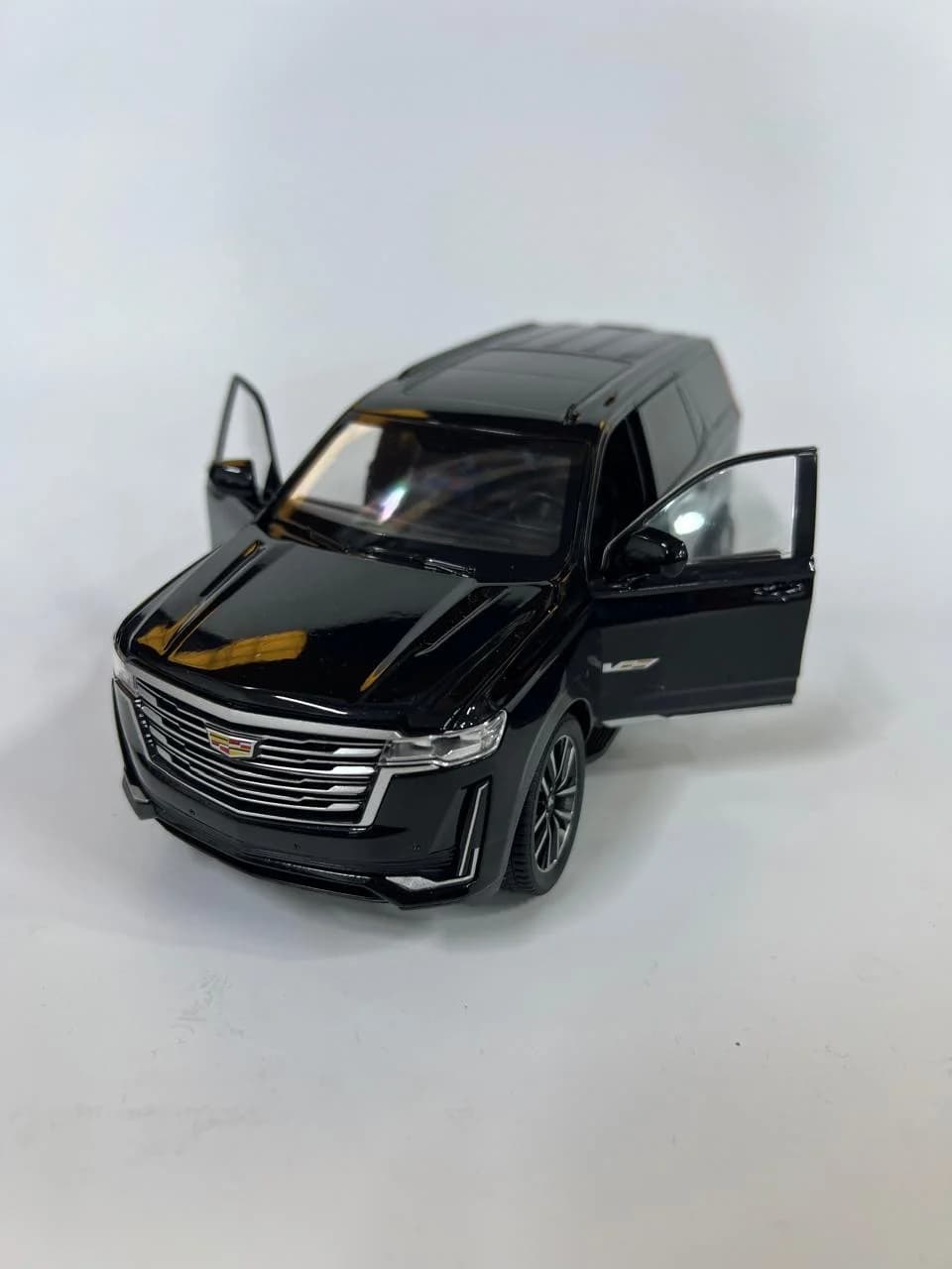 Avtomobil Escalade SUV 1:24, metal, qara