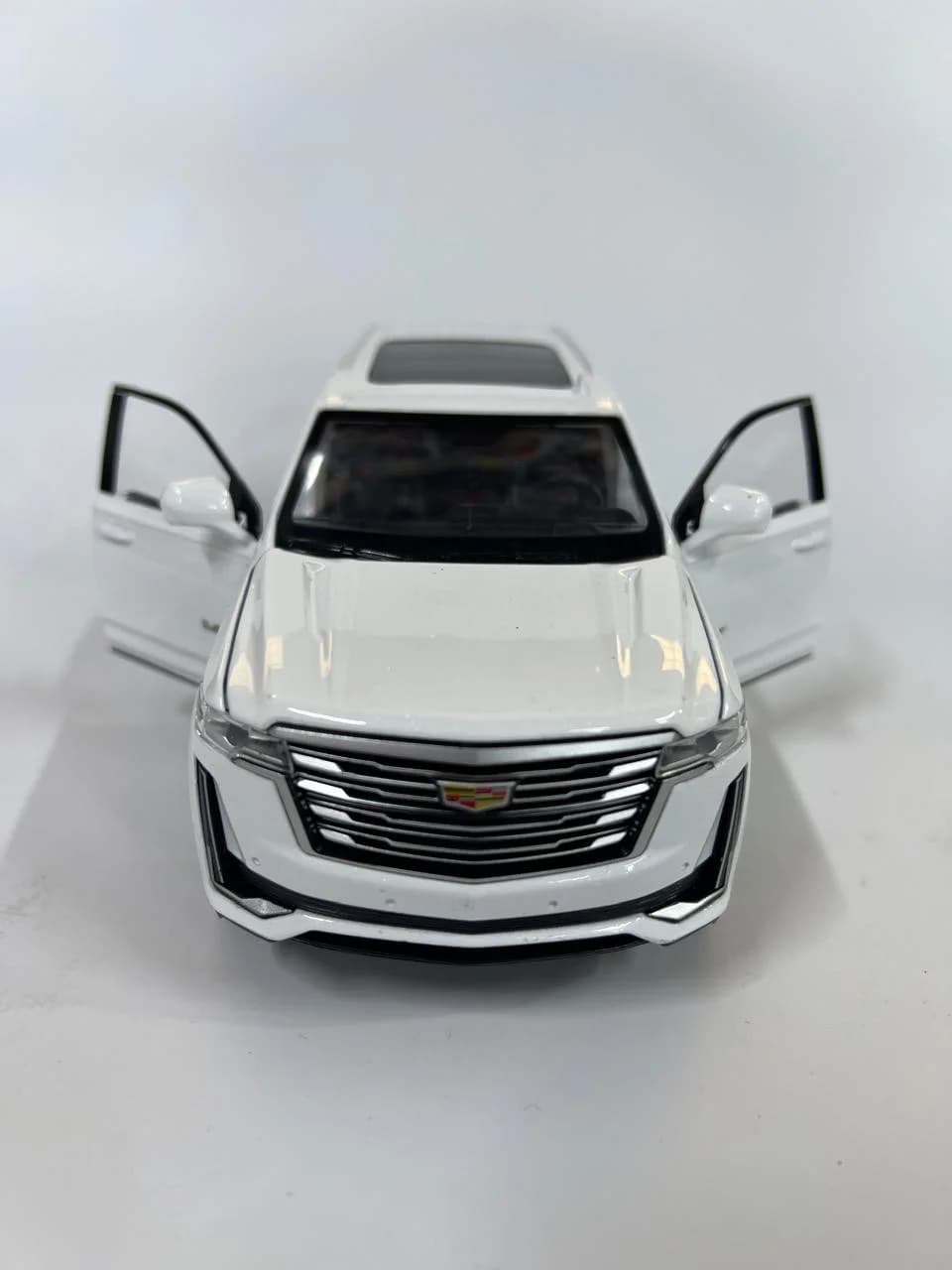 Avtomobil Cadillac Escalade Luxury Platinum 1:24, metal, ağ — şəkil 3